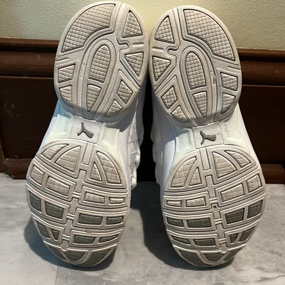Puma  NWOT  Soft foot + optimal comfort walk/ run everyday Shoes  White Size 6.5 - Picture 2 of 10